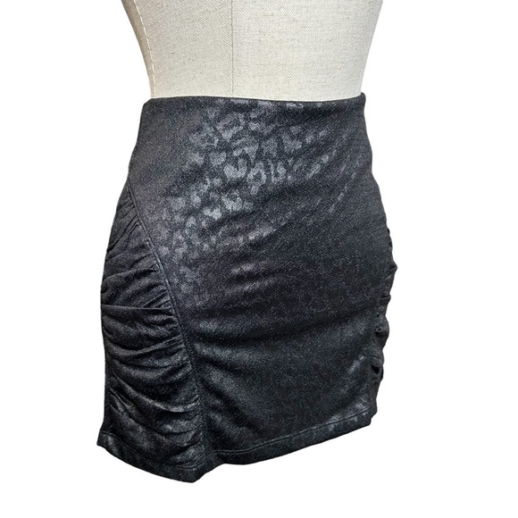 2/$30 2B Bebe Black on Black Animal Leopard Printed Ruched Mini Skirt Size Small - Picture 7 of 13